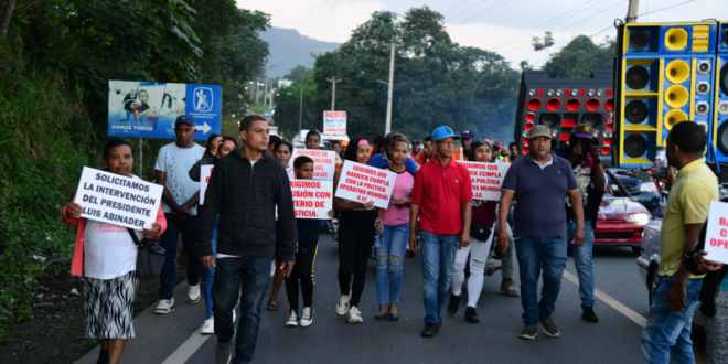 Residentes de Cotuí, provincia Sánchez Ramírez, marchan en contra de la minera Barrick GoldJosé Maldonado