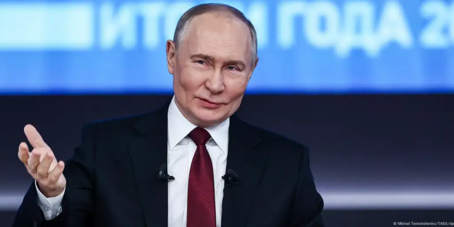 Vladimir Putin, durante un programa de televisión en el que contesta preguntas del público, el pasado diciembre.